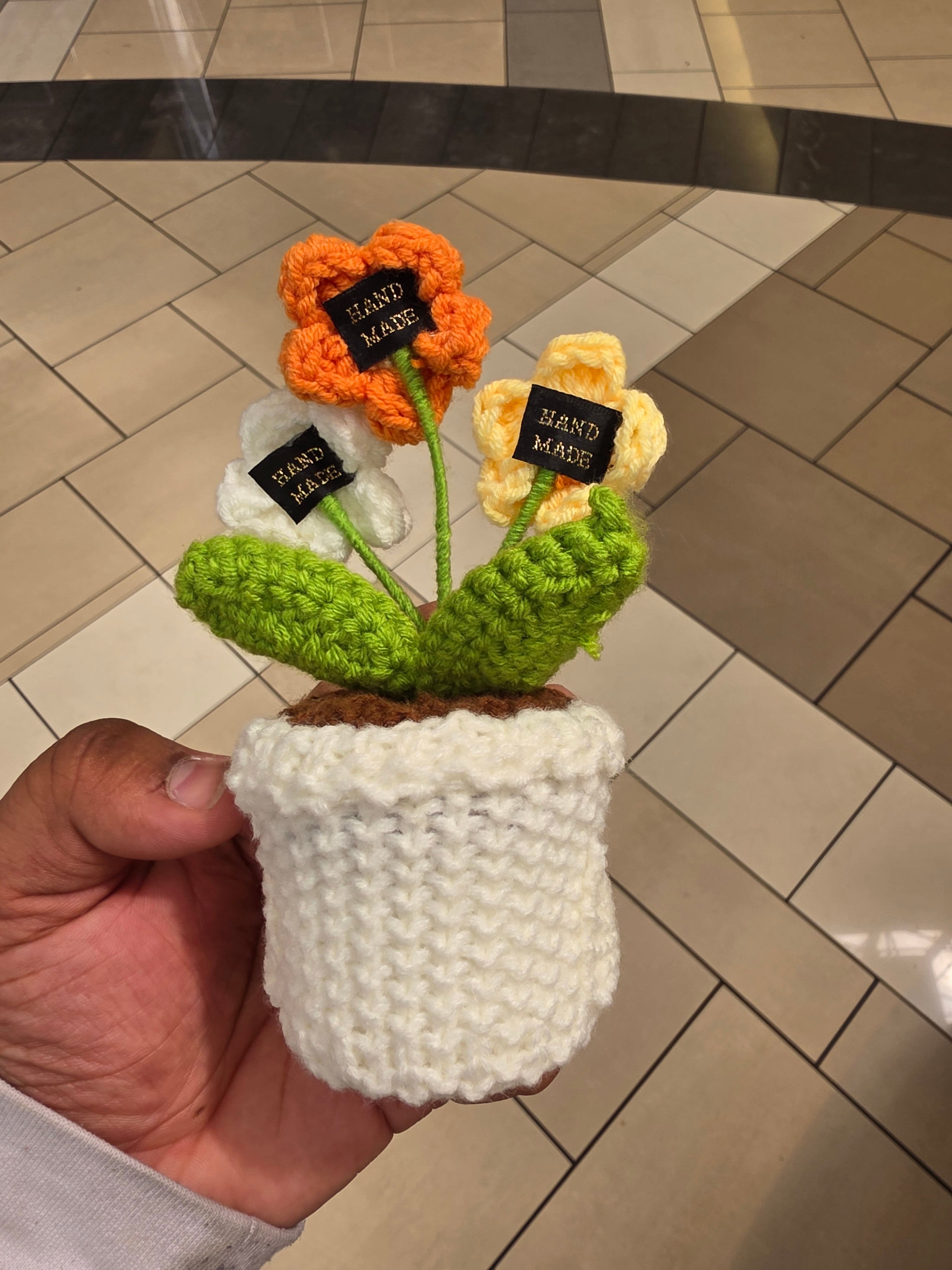 Crochet flower pot